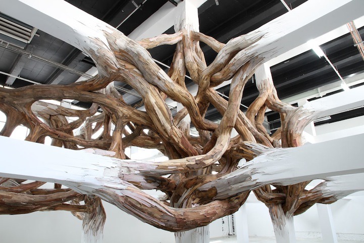 escapekit:
“Baitogogo
Half-sculptural, half-architectural installation by Brazilian artist Henrique Oliveira that has branches sprouting from white panels. Having installed this incredible site-specific piece at Palais de Tokyo in Paris earlier this...