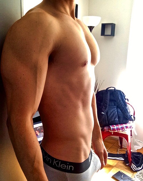 kenas00:  jussfitness:  ⒿⒻ Trying to be artsy with some natural lighting body