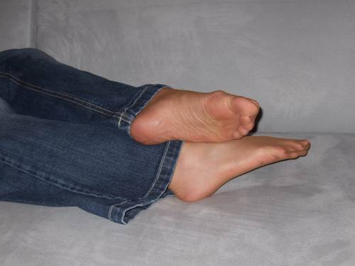 She has phantastic feet. Love to watch her soles in ultrasheer pantyhose.