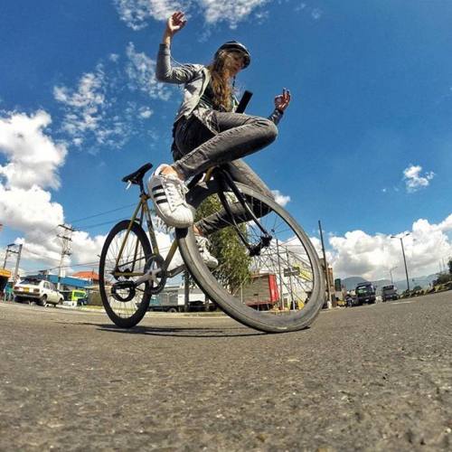 fixiegirls:Repost: @julianvalenciask8:Meditación a lo fixiegirl⛅ @bosqua #photo #photography #fotogr