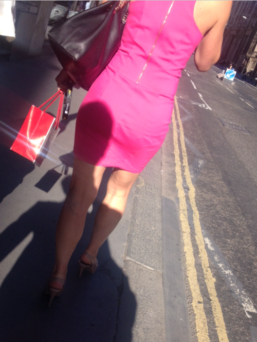 tumblcreep:  Another broad pushing 50 with an outrageously tight set-up  P.S. He’s behind you! 😜