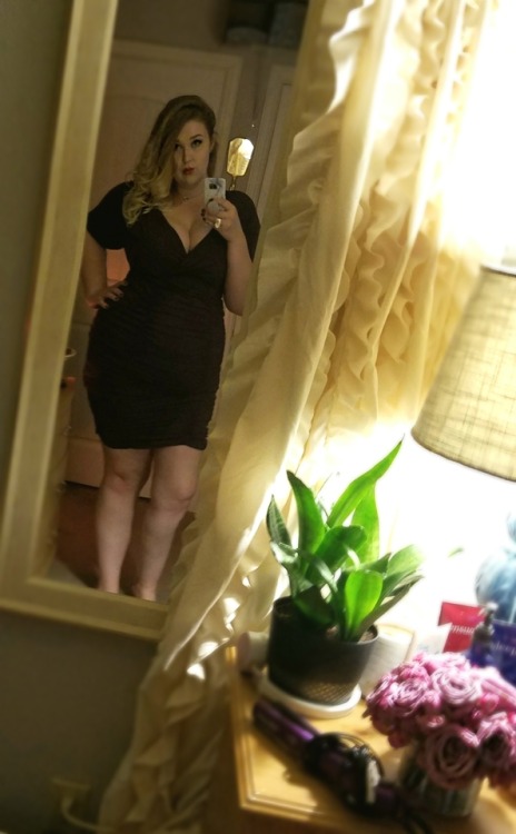 o-leigh-ander:  You guys owe the man that spoiled me with this dress so so much. (I’ve already thanked him.)