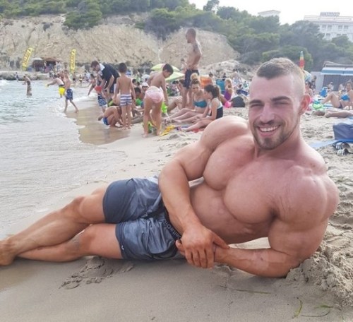 bigmusclestuds:Dani Kaganovich being a total stud at the beach