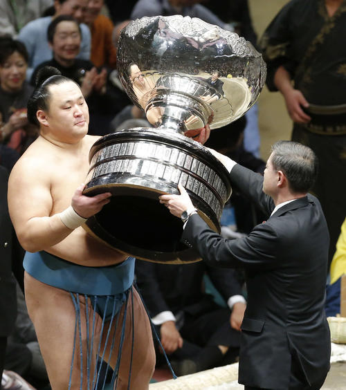 15 years after entering professional sumo, Tamawashi became the second oldest rikishi to win his fir