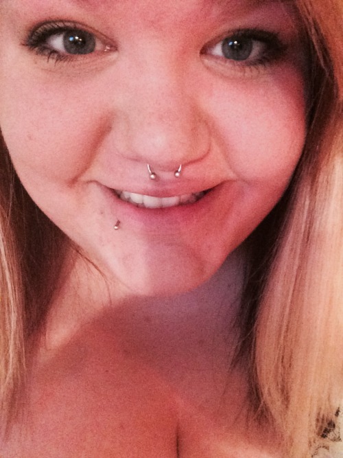 shellyambr:  Uhm. Guys. I feel really pretty tonight.  Your gorgeous