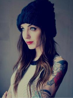 gayasabadger:  Follow and message me for a promo | lesbian/vintage blog 