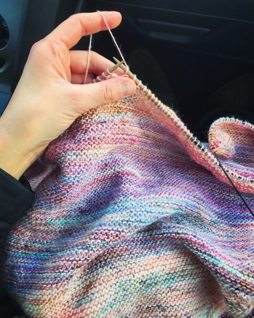m1lachite: Fitting in a few quick rows on this shawl. It’s gotta be getting close to done righ