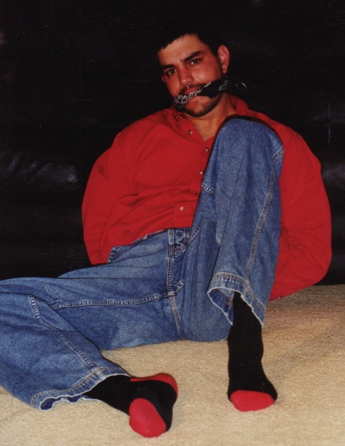 mrfotoarchives:  I really dig being tied up… 