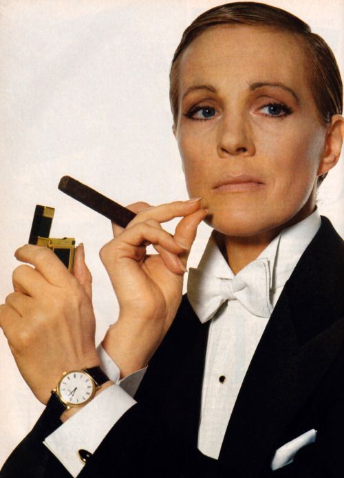 periodicult:Julie Andrews, photographed by Irving Penn for American Vogue, May 1982.