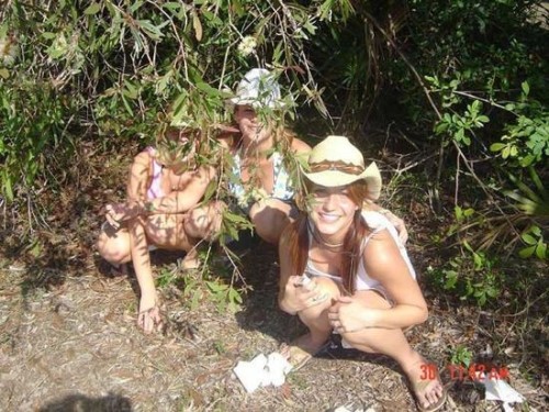 Girls peeing and naughty pissing girl