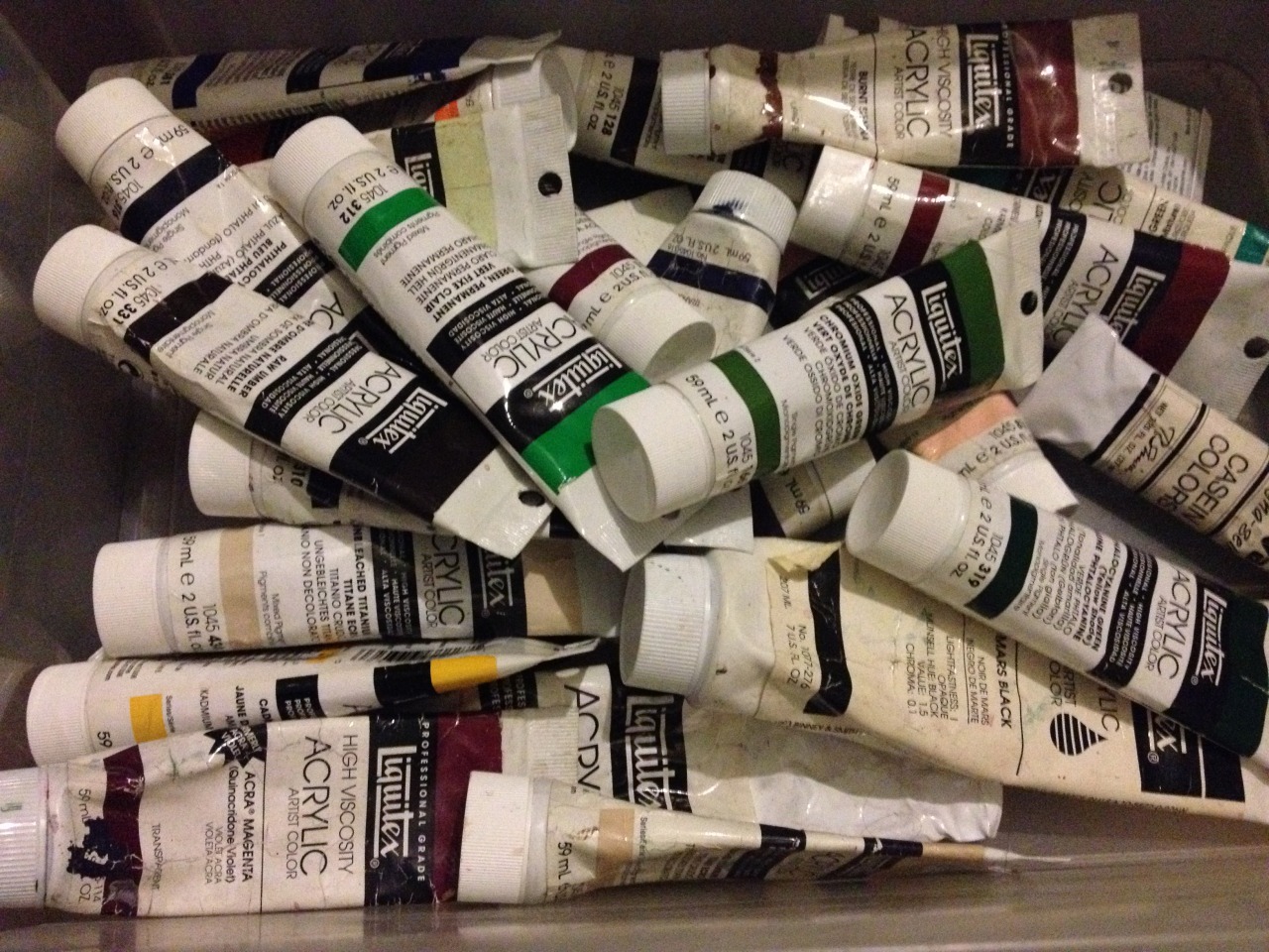 tattedmariposa:  LILY’S HUGEASS I-USED-TO-BE-AN-ART-STUDENT-BUT-NOW-I’M-NOT GIVEAWAYyoooooooo