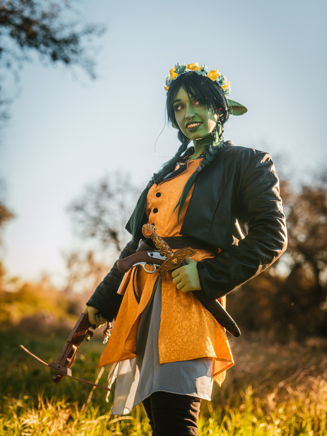 It's Thursday! I gotta share some group photos from this shoot someday but for  goblin pics!
📷 @ 