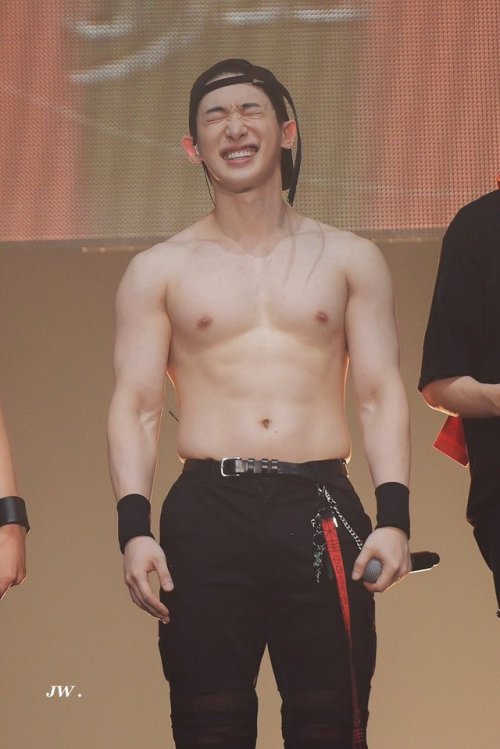 wonho-be-mine:  BOI WHY YOU SO RUDE?! YOU RUINED ME WITH THAT NICE ASS BODY AND YOU RUIN ME EVEN MORE WITH THAT FUCKING CUTE ASS SMILE OF YOURS?!Credit: 주세요원호♡