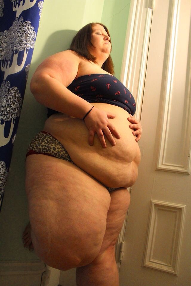 bbwbootycellulite:  bbwssbbwlover:  Belly Feel!  &amp; Thighs👌👌