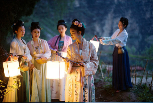 Traditional Chinese hanfu | artistic photography “women from song dynasty” 山居秋暝 by -六十七-