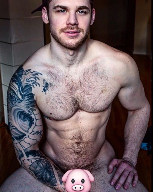 matthewcamp:  #matthewcamp  #motherfucker @samdphotonyc #hairy #beast #manbearpig #briskoutside #hungrylikethewolf #pigglywiggly #hangryaf I might have a semi in this pic