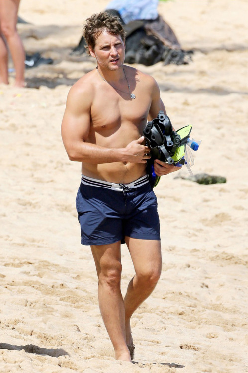 shirtlessmalecelebs:  Peter Facinelli