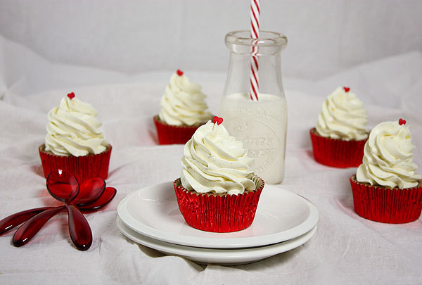 Strawberries n cream stoneware collection