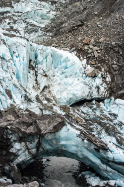 yes-to-adventure:  Ice tunnel on Fox Glacier.Fox