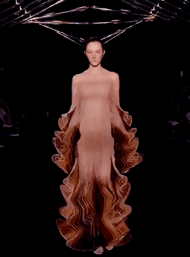 irisvanherpen Flowing like a time-lapse motion.~
