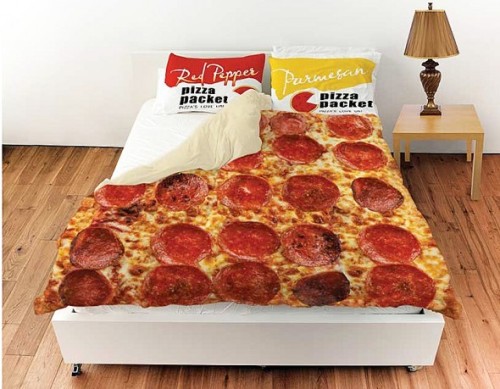 noveltystreet:  I want to lay you down in a bed of pepperoni pizza. More Info: What on Earth Pepperoni Pizza Queen Duvet Cover with Pillow Shams - NoveltyStreet 