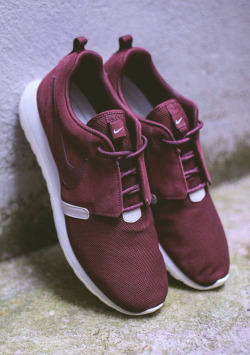 whiskey-on-the-rockss:  unstablefragments:  Nike Roshe Run NM  hip-hop « sex » fashion « luxury » celebrities « class » urban « vertical