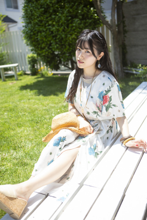 gazouno-chozouha-jubunka:  石原夏織　ishihara kaori2019.07.16【まぶしい】家族旅行、花火大会、自由研究… 石原夏織 の夏休みの思い出———-１枚目が最高すぎる (๑•̀ㅂ•́)و✧