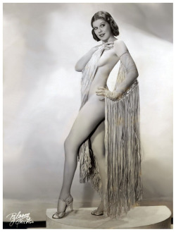 Burleskateer:gwen Marlow