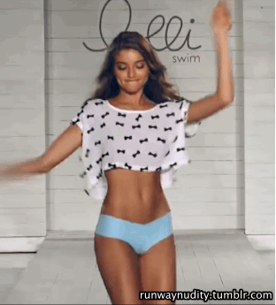 hotcelebshd:  runwaynudity:More Runway Nudity: Click  More of her: Daniela Lopez Osorio