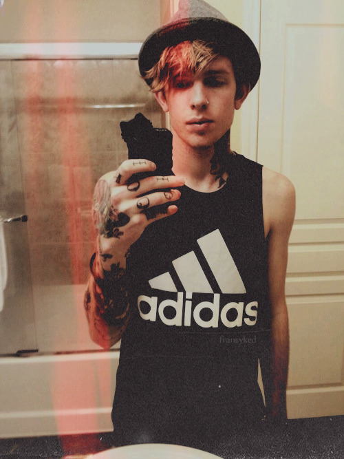 rockandalanashby:  forrestals-blog: 1/50 → Alan Ashby   З