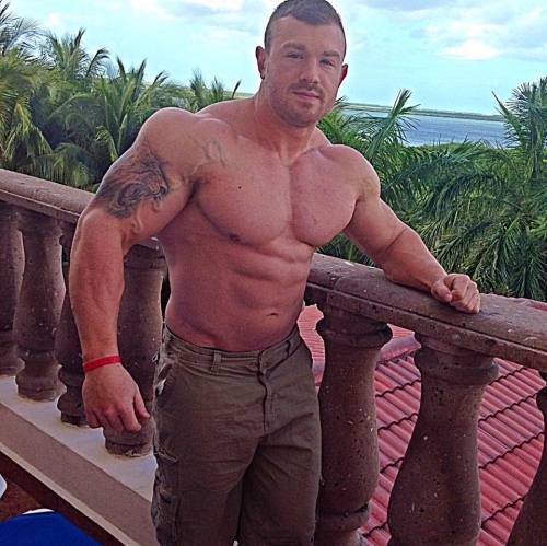 slickpenguin:  Tory Roberts 