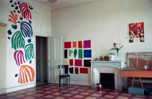ehoradote:Henri Matisse’s studio, 1952