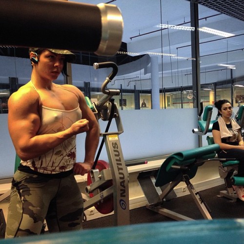 a12lmwbm:  Katyukha Kuznetsova, embarrassing other gym goers again. 