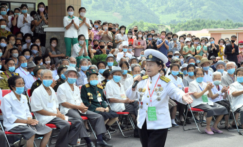 War Veterans Enjoy Themselves at Yangdok Hot Spring Resort [July 31 Juche 109 (2020) KCNA]The partic