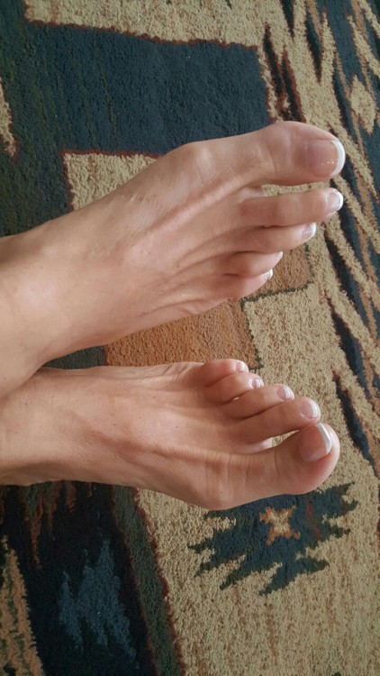 oreosexy2: As per request, My pretty feet.