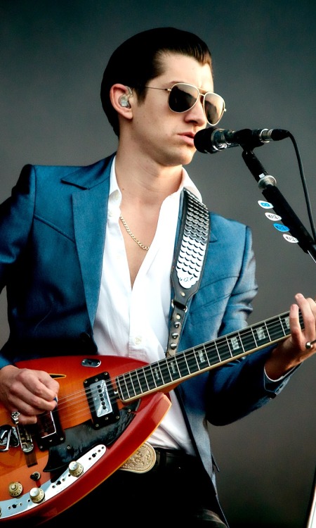 XXX disfordancefloor:  Alex Turner at Pinkpop photo