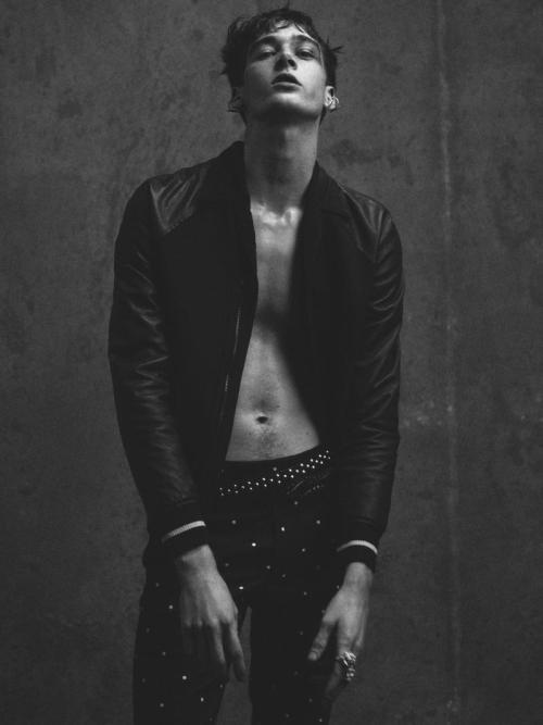 cirquedufleur:  Corentin Renault/”Last Splash”/Men’s Uno China January ‘15/ph. Jumbo Tsui