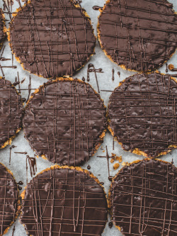craving-nomz:  DIY Chocolate HobNob Biscuits