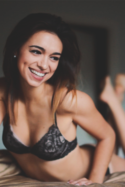  Love her smile   Via definitecuties. Queued