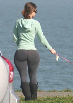 sexyyogapantsworld:  This can’t be real.