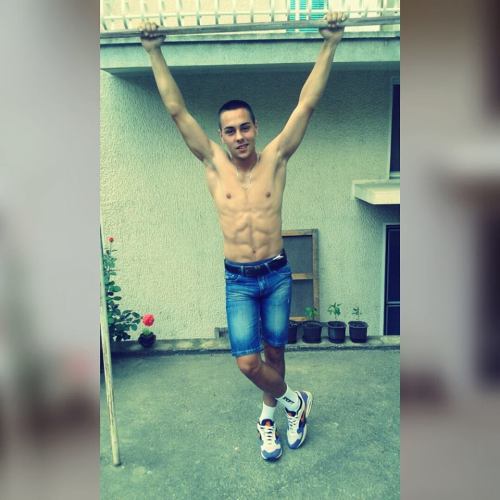 nislije:  This Serb is so irresistible 