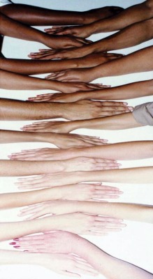 joga:  vethox:  I absolutely love this picture. It shows that we are just one race of people from the lightess of complexions to the darkest.  the last one is so pale I am gonna change my blog style. 