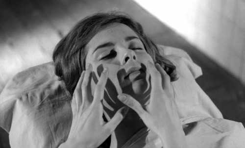 ozu-teapot:Les yeux sans visage (Eyes Without a Face) | Georges Franju | 1960Edith Scob, Juliette Mayniel