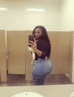 Porn Pics diddy5000:Damn so thick 