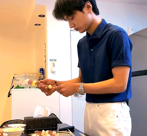 You Really Look Like An Uncle Who Cooks Well Jungwon