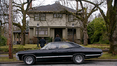 veryamooseing:  Supernatural 11x16 | Safe House I love how Dean pats the Impala’s hood as he walks by. 