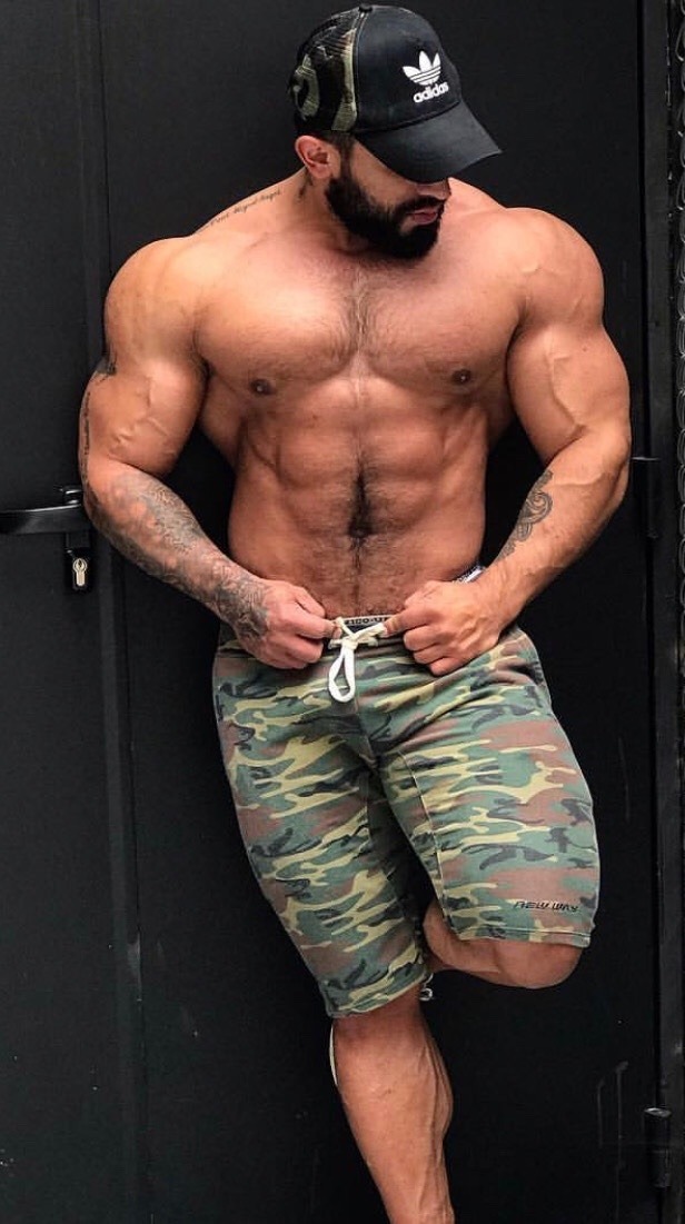 daddiesbearsandmuscles:  Julian Castaño