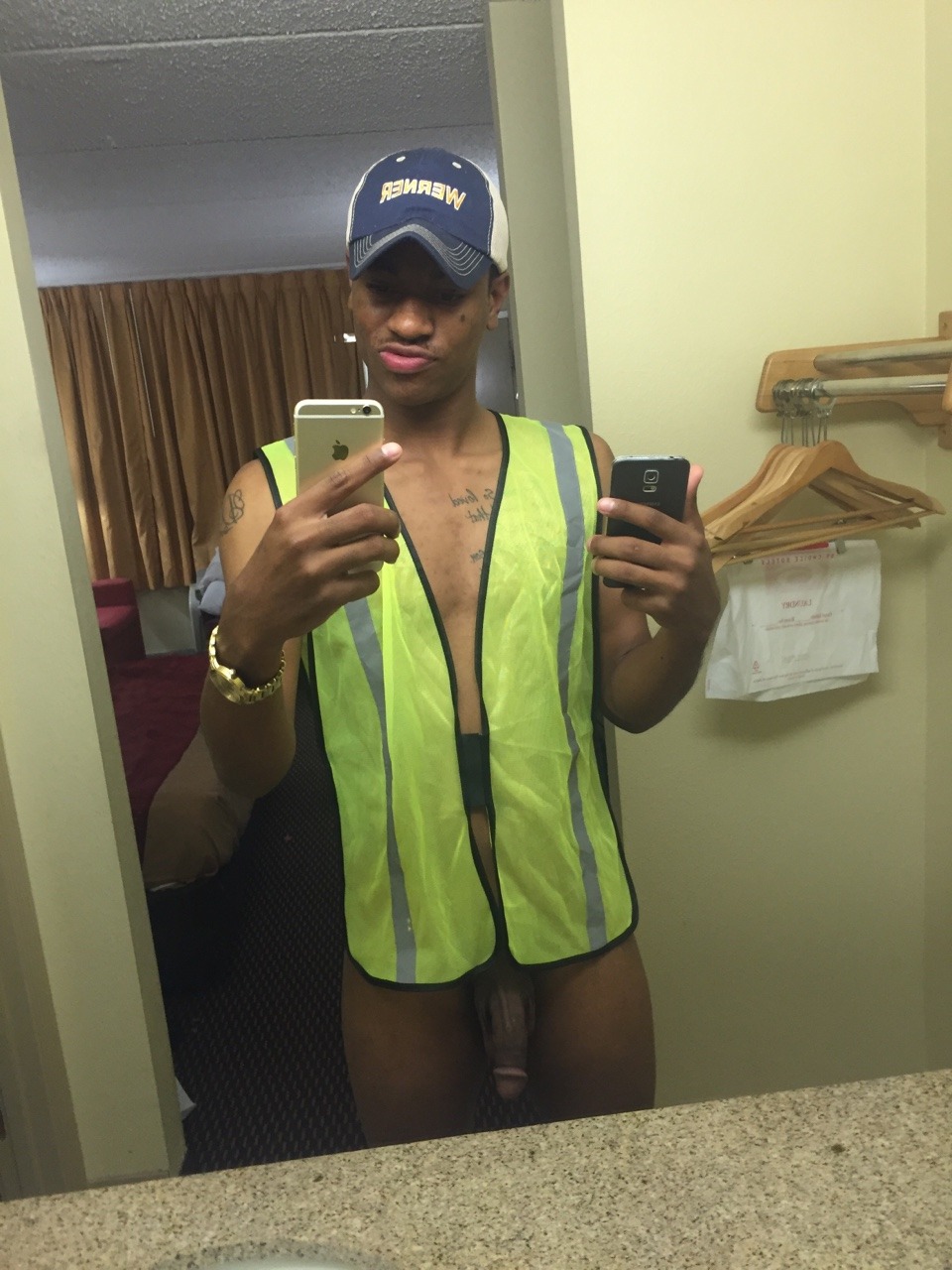 tbhitismackdamost:  Sexxx'boi status…Hey tall Boi can you take this 9’ ?