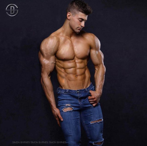 dafyddbach: UK muscle hunk, Chris Pazienti For more muscle hunkery follow @dafyddbach 