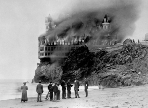 bizarreauhavre:The Cliff House, San Francisco.